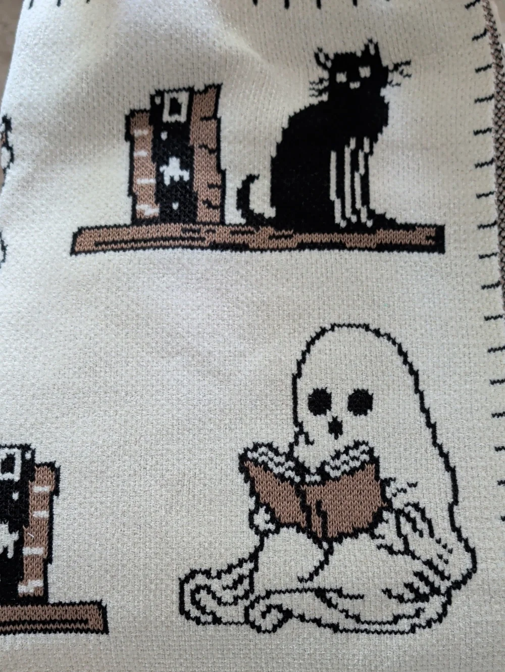 Goblin & Ghoul Halloween Ghosts Reading Books With Black Cats Throw Blanket NWT
